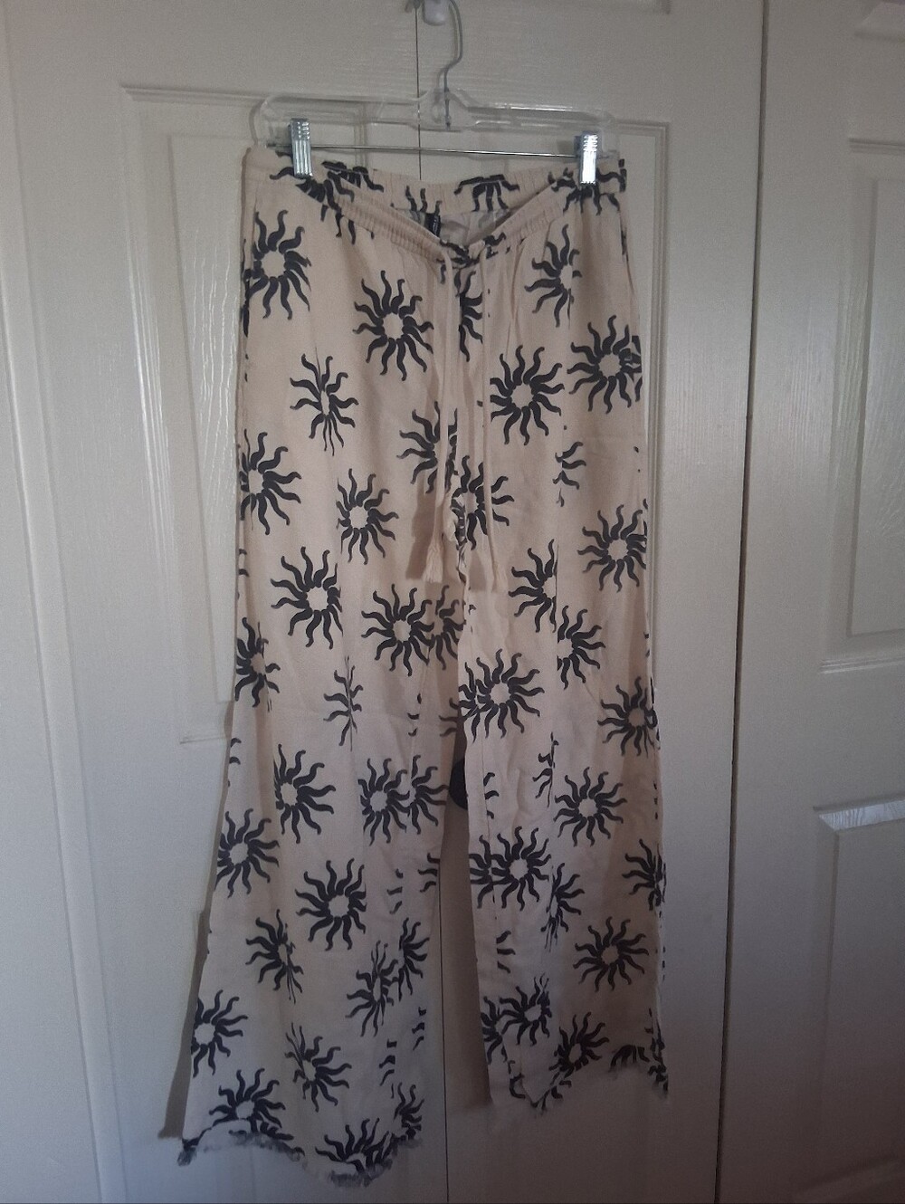 H&M Linen. Cream Wide-Leg Sun Print Pants